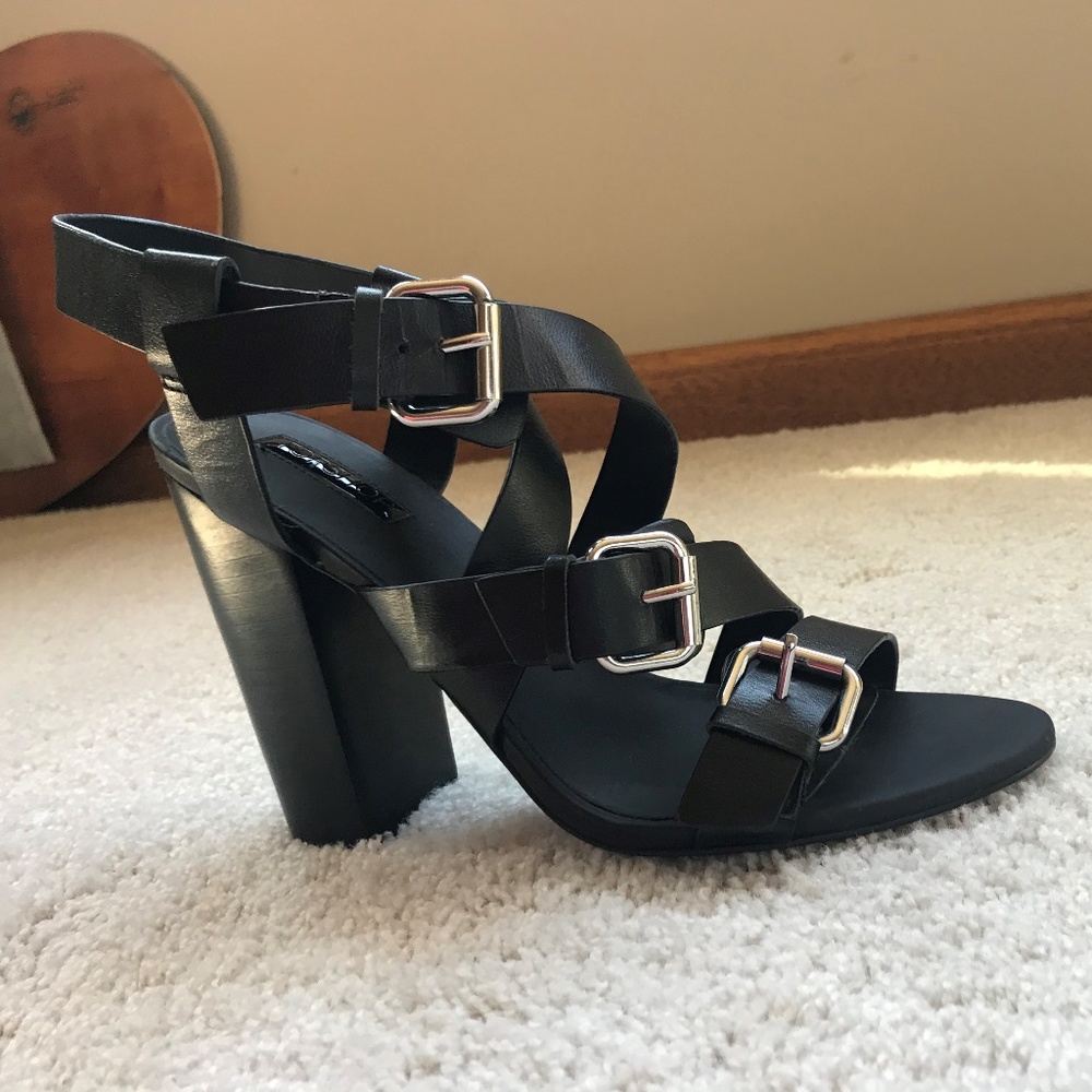NWT Topshop Strappy Black Sandals Size 39/8.5